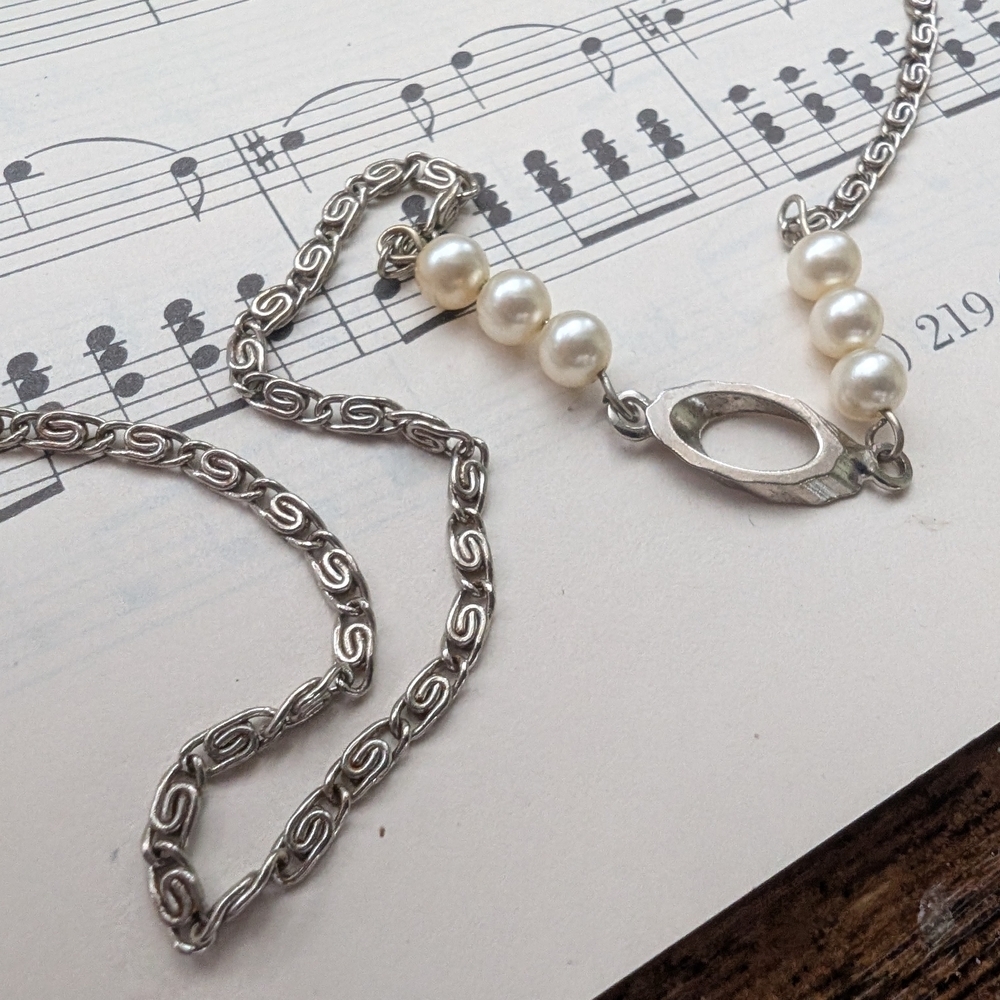 Faux Pearl And Silvertone Necklace - Elegant White Pearl Pendant